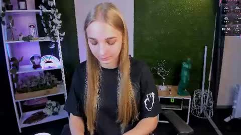 Snapshot of ollivia_dream chatting on 06/12/26, 06:01 Ollivia online show from 06/12/26, 06:01