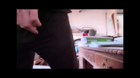 Snapshot of oman19811 chatting on 12/18/24, 11:24 oman19811 online show from 12/18/24, 11:24