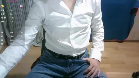 Snapshot of omar87ram chatting on 12/23/25, 10:35 Omar online show from 12/23/25, 10:35