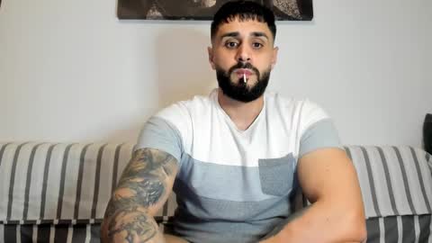 Snapshot of omar_xoxo chatting on 12/20/24, 10:43 Omar online show from 12/20/24, 10:43