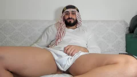 Snapshot of omar_xoxo chatting on 12/27/24, 01:00 Omar online show from 12/27/24, 01:00