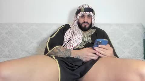 Snapshot of omar_xoxo chatting on 12/27/24, 09:43 Omar online show from 12/27/24, 09:43