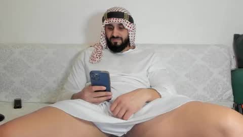 Snapshot of omar_xoxo chatting on 01/28/25, 07:22 Omar online show from 01/28/25, 07:22