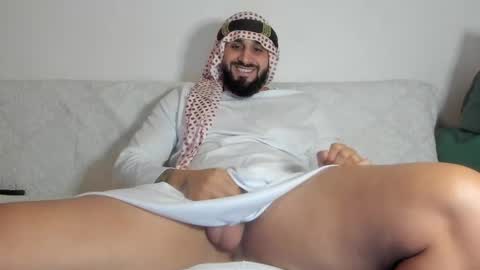 Snapshot of omar_xoxo chatting on 09/24/25, 08:56 Omar online show from 09/24/25, 08:56