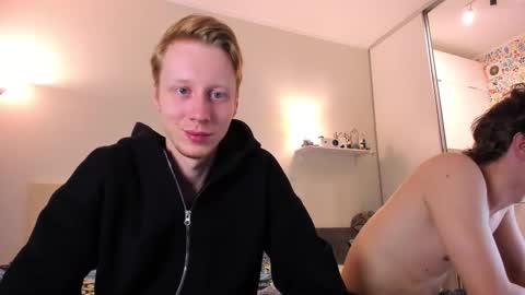 Snapshot of omg_pie chatting on 10/26/25, 05:02 Mars online show from 10/26/25, 05:02