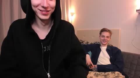 Snapshot of omg_pie chatting on 11/17/25, 02:01 Mars online show from 11/17/25, 02:01