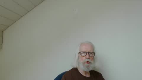 Snapshot of onanister chatting on 06/10/26, 06:56 Somewhere over the rainbow online show from 06/10/26, 06:56