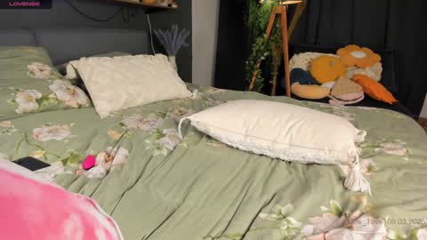 Snapshot of one_1ove chatting on 03/09/25, 08:07 Ana online show from 03/09/25, 08:07