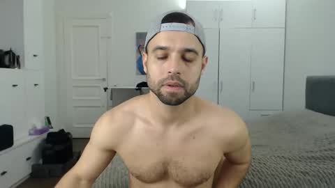 Snapshot of onebestlover chatting on 05/05/26, 08:11 onebestlover online show from 05/05/26, 08:11