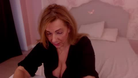 Snapshot of oneblondenicole chatting on 02/17/25, 05:36 Nicole online show from 02/17/25, 05:36