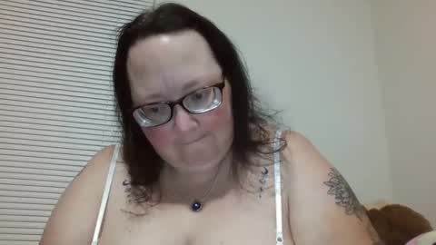 Snapshot of onedaffodil84 chatting on 02/05/25, 03:23 Pixie online show from 02/05/25, 03:23