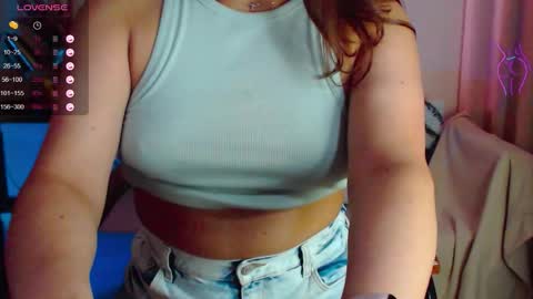 Snapshot of onehotbigass chatting on 10/15/25, 06:52 ONLINE online show from 10/15/25, 06:52