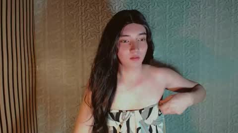 Snapshot of onelesslonelygirl69 chatting on 05/07/26, 12:38 KLIER online show from 05/07/26, 12:38