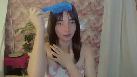 Snapshot of onelesslonelygirl69 chatting on 06/17/26, 05:03 KLIER online show from 06/17/26, 05:03