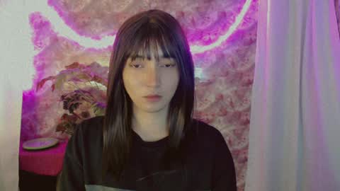Snapshot of onelesslonelygirl69 chatting on 06/18/26, 05:06 KLIER online show from 06/18/26, 05:06