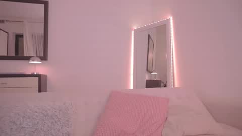 Snapshot of onelittlemermaid chatting on 10/30/25, 10:10 Ariel online show from 10/30/25, 10:10