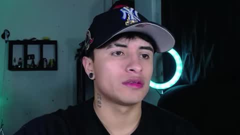 Snapshot of onemore_cum chatting on 01/11/26, 04:17 YIN MIGUEL online show from 01/11/26, 04:17