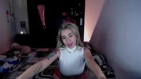 Snapshot of onemore_cum chatting on 02/15/26, 08:02 YIN MIGUEL online show from 02/15/26, 08:02