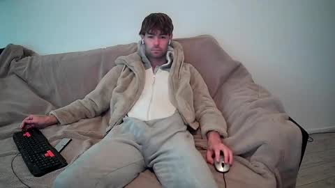 onesieboyx online show from 11/25/25, 10:59