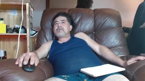 Snapshot of onewayallday chatting on 11/11/25, 05:24 onewaykenny online show from 11/11/25, 05:24