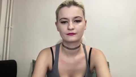 Snapshot of onika_cox chatting on 11/19/25, 10:21 Onika online show from 11/19/25, 10:21