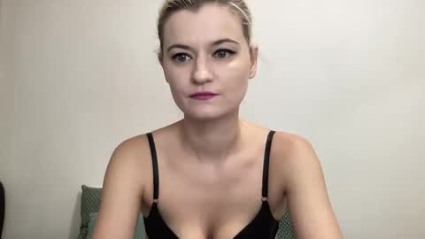 Snapshot of onika_cox chatting on 11/28/25, 04:31 Onika online show from 11/28/25, 04:31