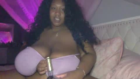 Snapshot of onlineerica chatting on 11/09/25, 06:55 onlineerica online show from 11/09/25, 06:55