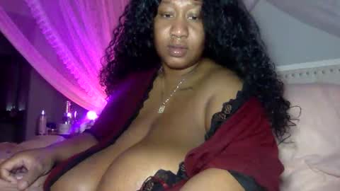 Snapshot of onlineerica chatting on 11/11/25, 04:12 onlineerica online show from 11/11/25, 04:12