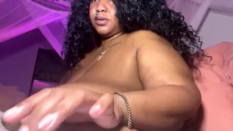 Snapshot of onlineerica chatting on 11/14/25, 04:44 onlineerica online show from 11/14/25, 04:44