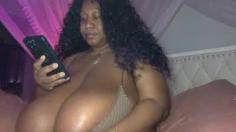 Snapshot of onlineerica chatting on 11/18/25, 03:56 onlineerica online show from 11/18/25, 03:56