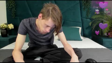 Snapshot of only_eric chatting on 02/14/25, 07:23 Erick online show from 02/14/25, 07:23