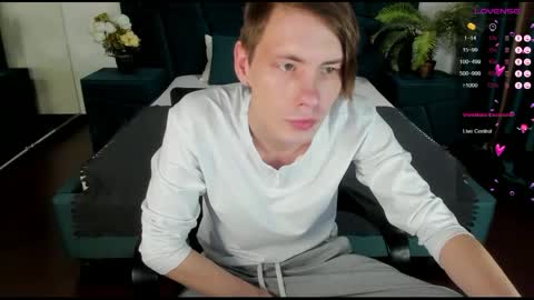 Snapshot of only_eric chatting on 02/18/25, 06:26 Erick online show from 02/18/25, 06:26