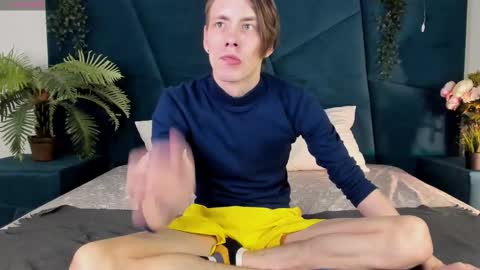 Snapshot of only_eric chatting on 03/09/25, 04:22 Erick online show from 03/09/25, 04:22