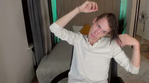 Snapshot of only_eric chatting on 03/12/25, 06:44 Erick online show from 03/12/25, 06:44