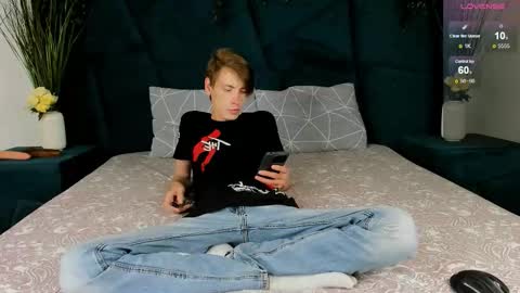 Snapshot of only_eric chatting on 09/10/25, 06:57 Erick online show from 09/10/25, 06:57