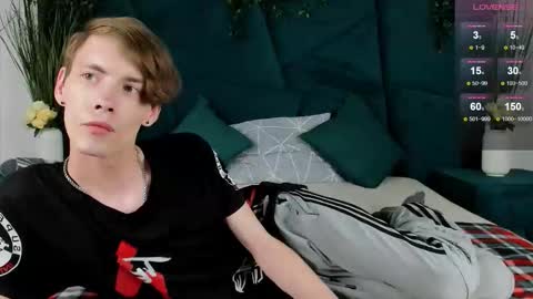 Snapshot of only_eric chatting on 09/13/25, 08:25 Erick online show from 09/13/25, 08:25