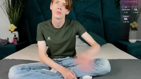 Snapshot of only_eric chatting on 09/19/25, 07:43 Erick online show from 09/19/25, 07:43