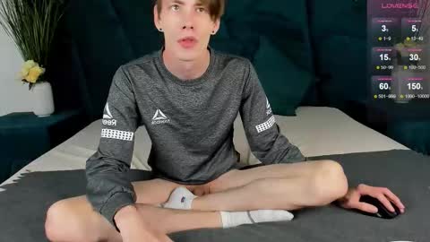 Snapshot of only_eric chatting on 09/26/25, 07:45 Erick online show from 09/26/25, 07:45