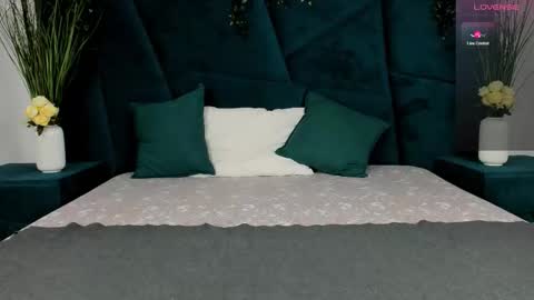 Snapshot of only_eric chatting on 10/17/25, 09:45 Erick online show from 10/17/25, 09:45