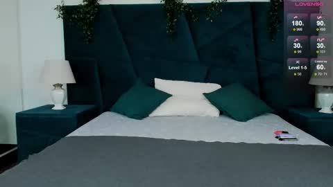 Snapshot of only_eric chatting on 11/24/25, 06:07 Erick online show from 11/24/25, 06:07