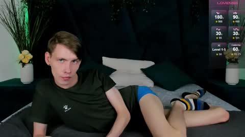 Snapshot of only_eric chatting on 11/25/25, 07:30 Erick online show from 11/25/25, 07:30