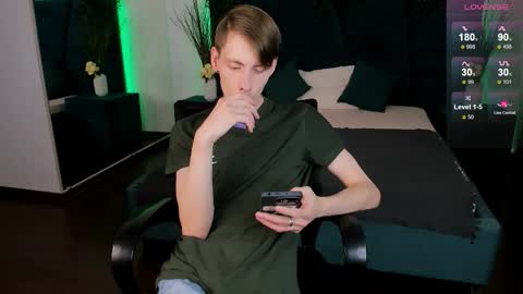 Snapshot of only_eric chatting on 11/26/25, 06:47 Erick online show from 11/26/25, 06:47