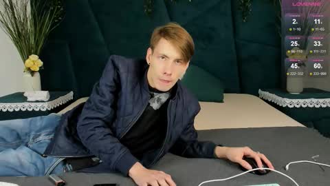 Snapshot of only_eric chatting on 11/30/25, 06:06 Erick online show from 11/30/25, 06:06