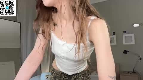 Snapshot of onlykitty_chillhere chatting on 12/17/25, 05:35 BARBARA online show from 12/17/25, 05:35