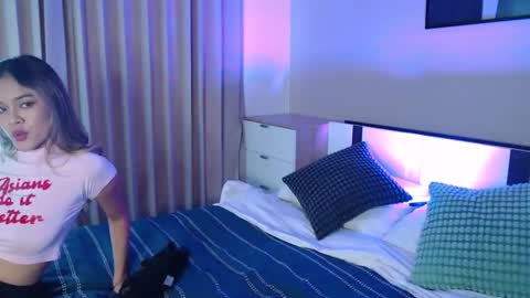 Lily Peach  -   online show from 04/05/26, 04:20