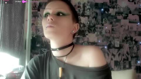 Snapshot of onyx_odyssey chatting on 09/21/25, 11:28 Onyx online show from 09/21/25, 11:28