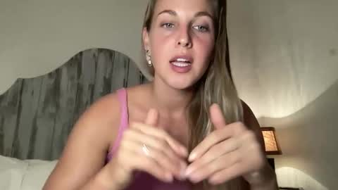 Snapshot of onyx_unleashed chatting on 11/25/25, 01:05 onyx_unleashed online show from 11/25/25, 01:05