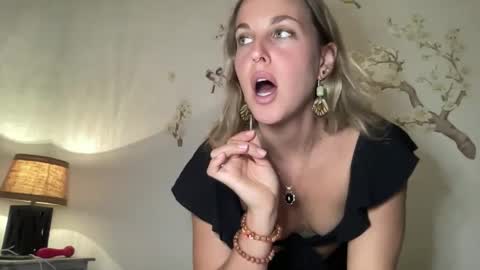 Snapshot of onyx_unleashed chatting on 11/27/25, 01:07 onyx_unleashed online show from 11/27/25, 01:07