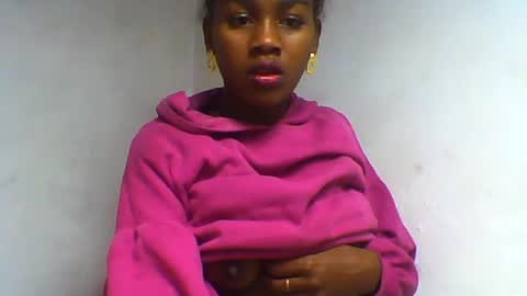 Snapshot of oooorazanasoa chatting on 06/13/26, 11:24 oooorazanasoa online show from 06/13/26, 11:24