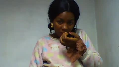 Snapshot of oooorazanasoa chatting on 06/24/26, 05:28 oooorazanasoa online show from 06/24/26, 05:28